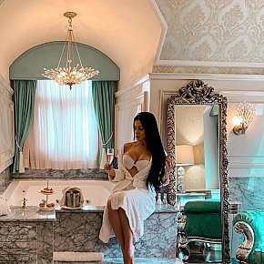 Maita Mature escort in Hong Kong offers Girlfriend Experience (GFE) services
