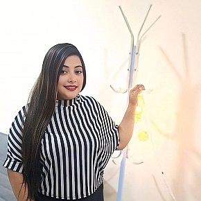 Maya Super Busty
 escort in Dubai offers Erotic massage services