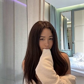 Kiumy escort in Abu Dhabi offers Rimming (passivo) services