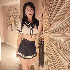 Lihua escort in Barcelona offers Embrasser services
