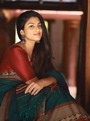 Moli escort in Dubai offers Eier lecken services