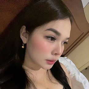 Kate Piccolina escort in Manila offers Girlfriend Experience (GFE) services