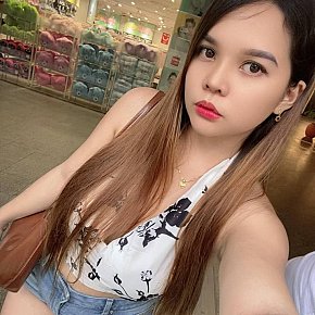 Kate Piccolina escort in Manila offers Girlfriend Experience (GFE) services