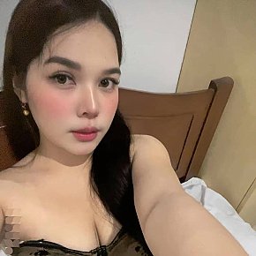 Kate Piccolina escort in Manila offers Girlfriend Experience (GFE) services