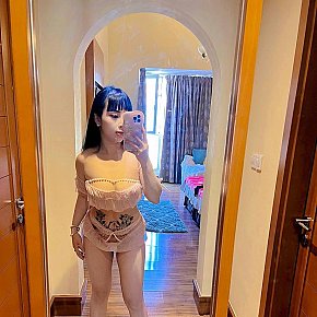 Akina escort in Dubai offers Experiencia de Novia (GFE)
 services