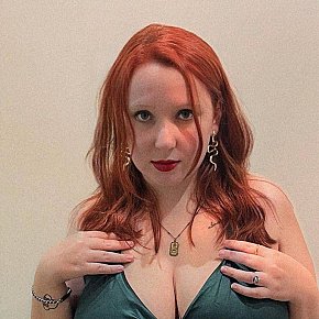 Lana Superpeituda escort in London offers Masturbação services