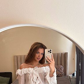 Viktoria Modelo/exmodelo
 escort in  offers Handjob services