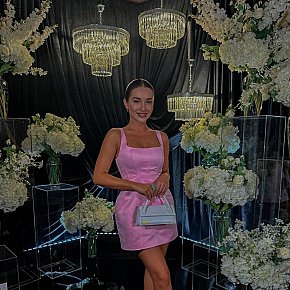 Sissie escort in  offers Oral fără Prezervativ services