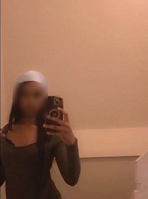 Aaliyah Garota De Colegial escort in London offers Masturbação com o pé services