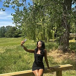Aaliyah Garota De Colegial escort in London offers Masturbação com o pé services