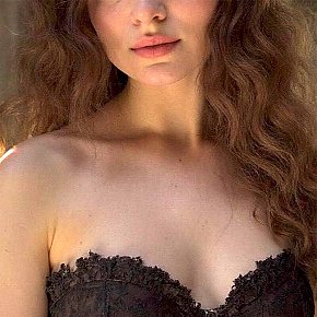 Era Completamente Natural escort in London offers Experiência com garotas (GFE) services