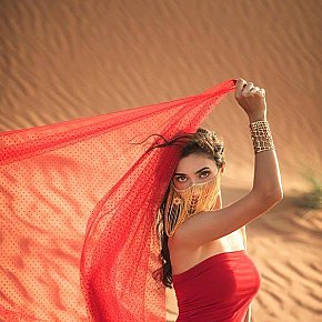 Luna Entièrement Naturelle escort in  offers Embrasser avec la langue services