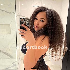 SEXY-CYLIS escort in Dubai offers Massaggio intimo services