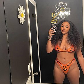SEXY-CYLIS escort in Dubai offers Deep Throat services