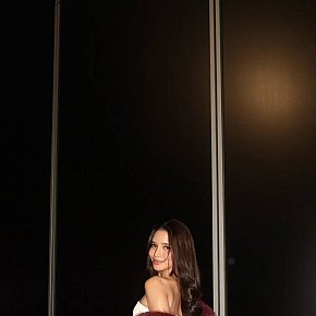 Chanel Étudiante escort in Manila offers Web cam services