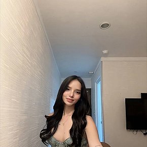 Chanel Étudiante escort in Manila offers Web cam services
