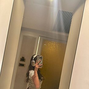 Chanel Étudiante escort in Manila offers Web cam services
