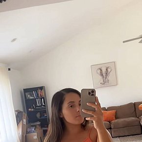 Meredith Muscolare escort in Birmingham offers Pompino con preservativo services