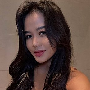 Sisil Completamente Naturale escort in Dubai offers Girlfriend Experience (GFE) services