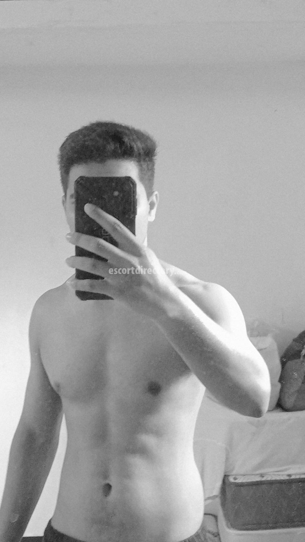 Harry performs Massaggio erotico, escort in Surat