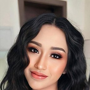 Angela escort in Dubai offers Pompino senza preservativo services
