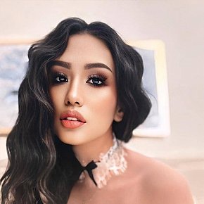 Angela escort in Dubai offers Pompino senza preservativo services