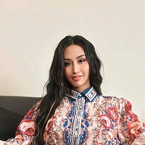Angela escort in Dubai offers Pompino senza preservativo services