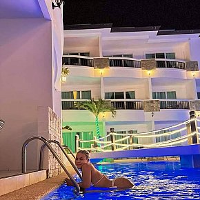 Mikay escort in Singapore City offers Masaj Senzual Integral services