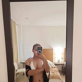Mikay escort in Singapore City offers Masaj Senzual Integral services