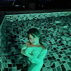 Mikay escort in Singapore City offers Masaj Senzual Integral services