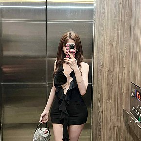 Ginger Sin Operar escort in Bangkok offers Posición 69 services
