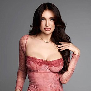 Milisa Completamente Naturale escort in London offers Girlfriend Experience (GFE) services