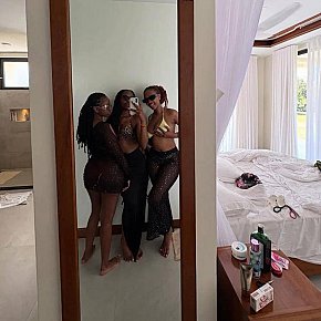 Threesome-sx escort in Kampala offers Lesbian Sex Games services