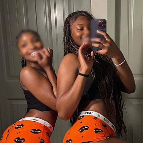 Threesome-sx escort in Kampala offers Massaggio intimo services