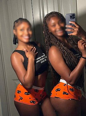 Threesome-sx escort in Kampala offers Massaggio intimo services