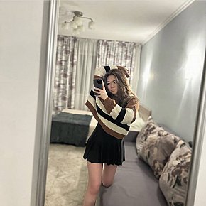 Aiya Vip Escort escort in  offers Embrasse selon affinités services