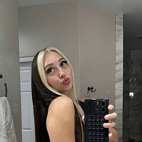 Maria escort in  offers Erotische Massage services