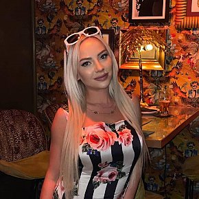 Arina Vip Escort escort in Dubai offers Intimmassage services