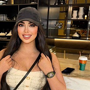 Abir Modelo/Ex-modelo escort in Dubai offers Massagem erótica services