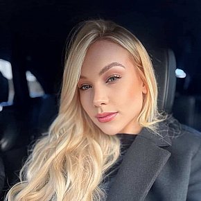 Ingrid Modella/Ex-modella escort in Dubai offers Bacio services