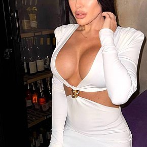 Mesiolla Modelo/Ex-modelo escort in London offers Massagem erótica services