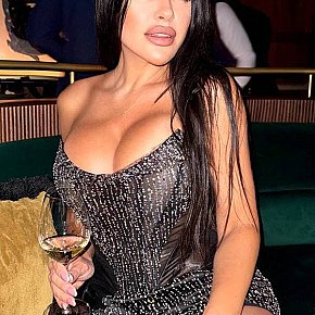 Mesiolla Modelo/Ex-modelo escort in London offers Massagem erótica services