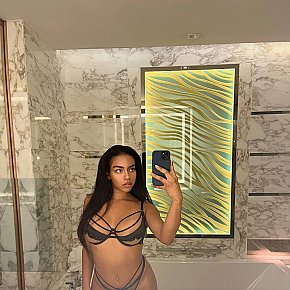 Stella Complet Naturală escort in Berlin offers Handjob services