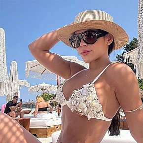 Petunia Natürlich escort in London offers Girlfriend Experience (GFE) services