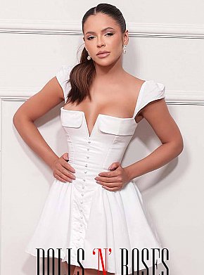 Petunia Natürlich escort in London offers Girlfriend Experience (GFE) services
