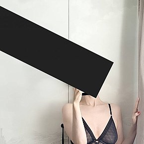 Kat-On-A-Hot-Tin-Roof Ganz Natürlich escort in London