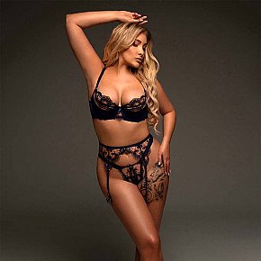 Camilla Completamente Naturale escort in London offers Girlfriend Experience (GFE) services