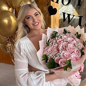 Camilla Completamente Naturale escort in London offers Girlfriend Experience (GFE) services