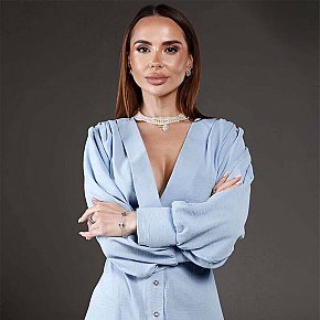 Noa Completamente Naturale escort in London offers Girlfriend Experience (GFE) services
