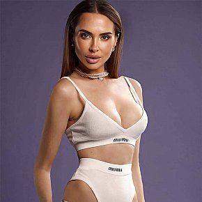 Noa Completamente Naturale escort in London offers Girlfriend Experience (GFE) services
